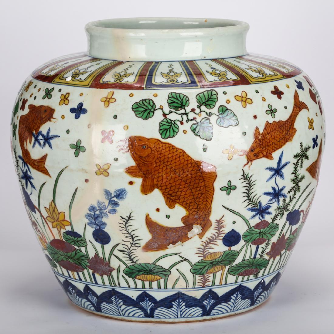CHINESE MING DYNASTY WUCAI FISH JAR (1 of 8)