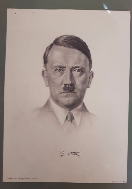 Adolf Hitler original Litho Ludwig Möller Militaria: Adolf Hitler original Lithography, studio Ludwig Möller. Size: Size: 35 x 25 cm. Condition: good.