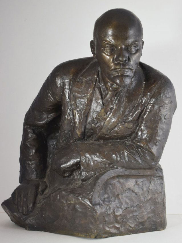 Russian palace bronze bust Lenin V. Lukyanov. (1 of 6)