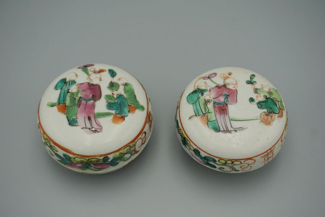 Antique pair chinese porcelain power boxes: Antique pair chinese porcelain power boxes,Diameter:3";