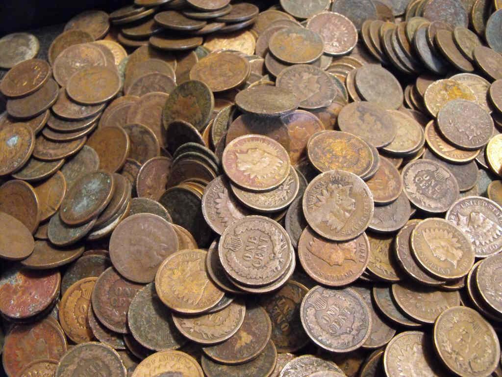 Lot of (100) Indian Head Cents- As Shown (1 of 1)