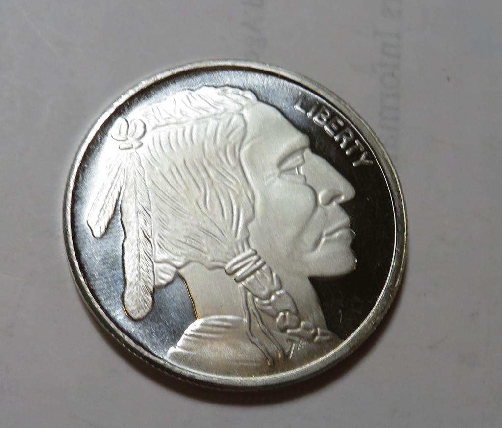 1 oz. Silver Buffalo Design Silver Round (1 of 2)