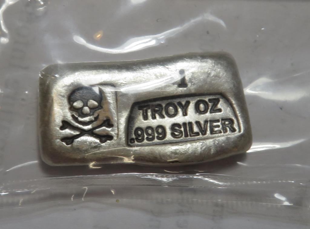 1 oz Skull and Crossbones Silver Bar (1 of 1)