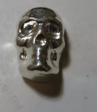 1 oz.  Poured Silver Skull - Pure .999 (1 of 2)