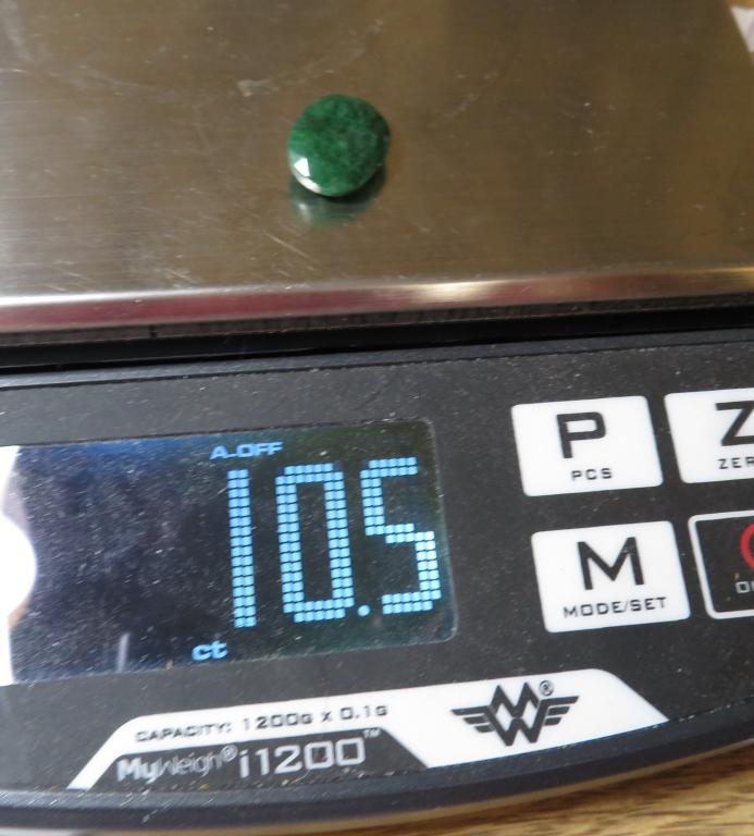 10.5 ct. Natural Emerald Green Beryl Gemstone (1 of 3)