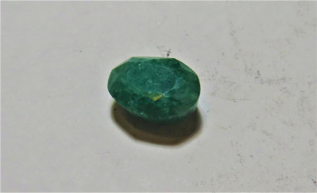 4 ct. Natural Emerald Green Beryl Gemstone (1 of 2)