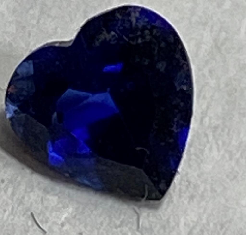 1 ct. Natural Blue Sapphire Fancy Heart Shape Gem (1 of 2)