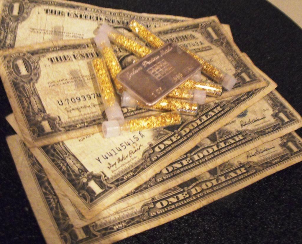 Investors Lot - SILVER-CURRENCY (1 of 1)