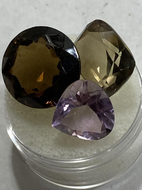 31.5 tcw Amethyst and Smokey Topaz gem Parcel (1 of 2)