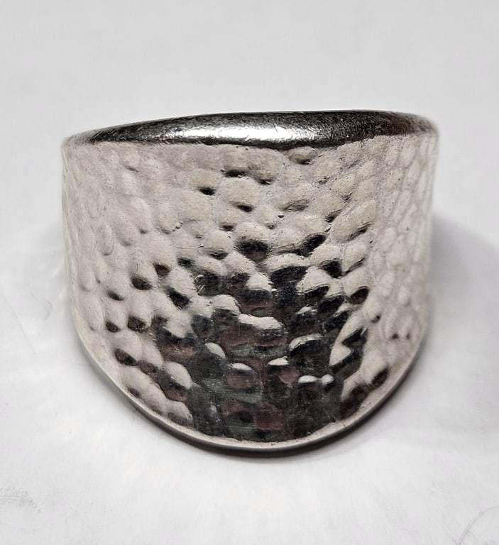 .999 Silver Hammered Design Silver Ring (1 of 5)