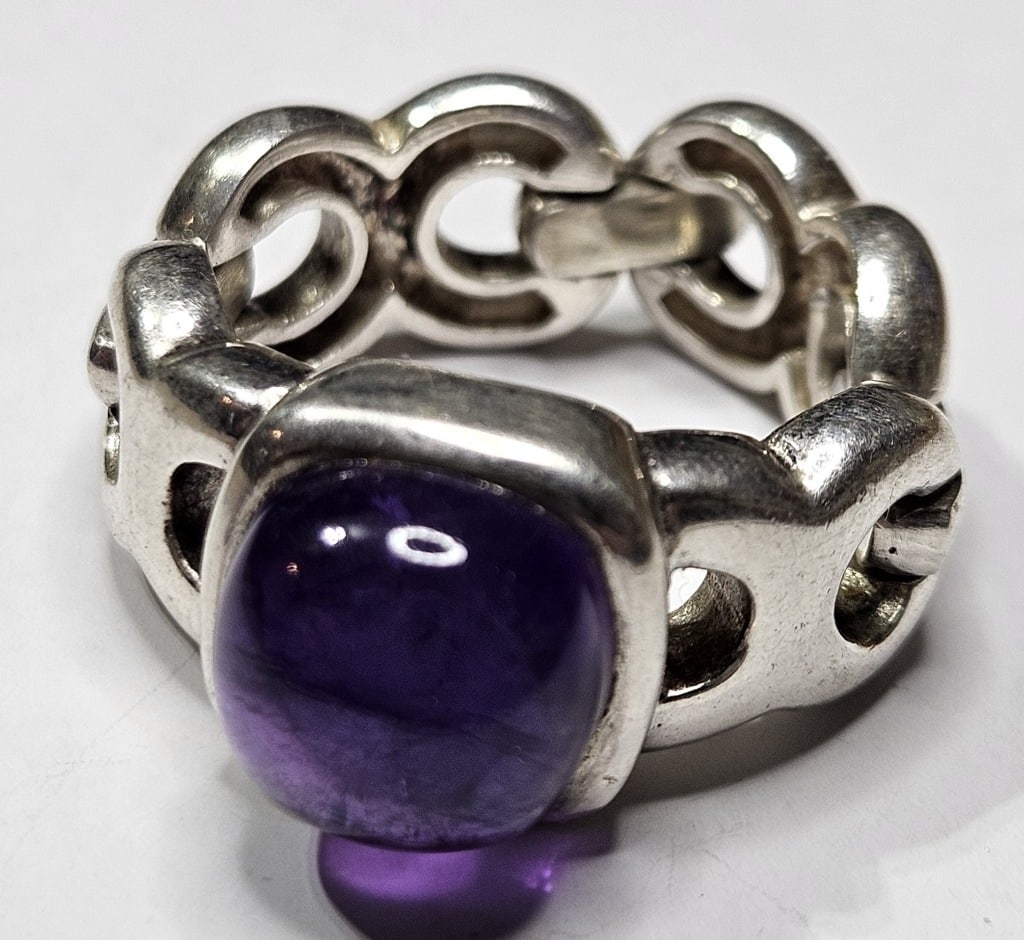 Sterling Silver Amethyst Cabachon Ring: Item is the exact item in the image - Bidder is responsible for all value and grade determination - Please review all terms prior to placing any bids - All bids are an agreement to all terms - No exce