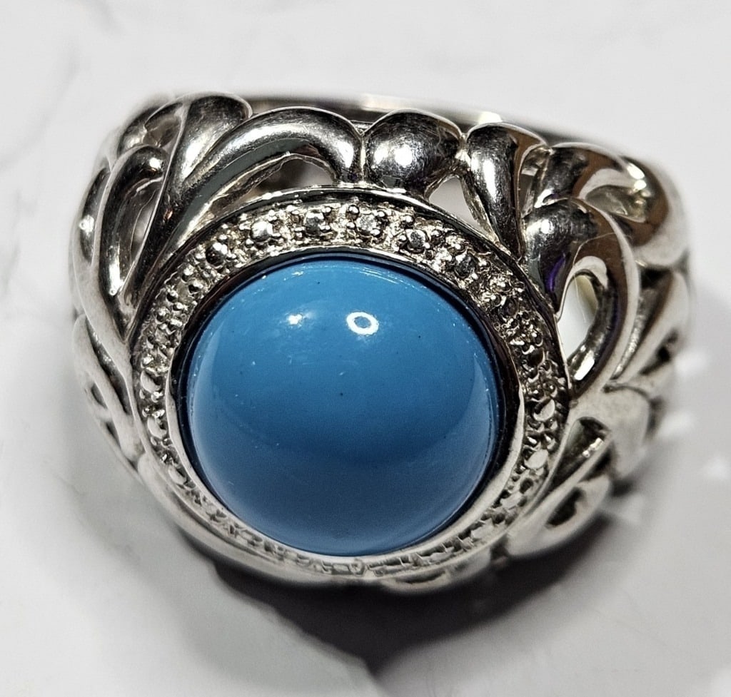 Sterling Silver Blue Stone Fancy Ring: Item is the exact item in the image - Bidder is responsible for all value and grade determination - Please review all terms and conditions prior to placing any bids-