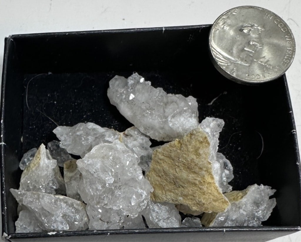 39.3 tgw Natural Cyrstal Geode Lot (1 of 2)