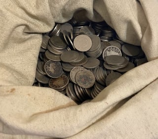 Canvas Dealers Bank Bag of 650 V Nickels