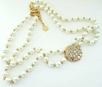 Fancy Fashion Clamshell Design Necklace