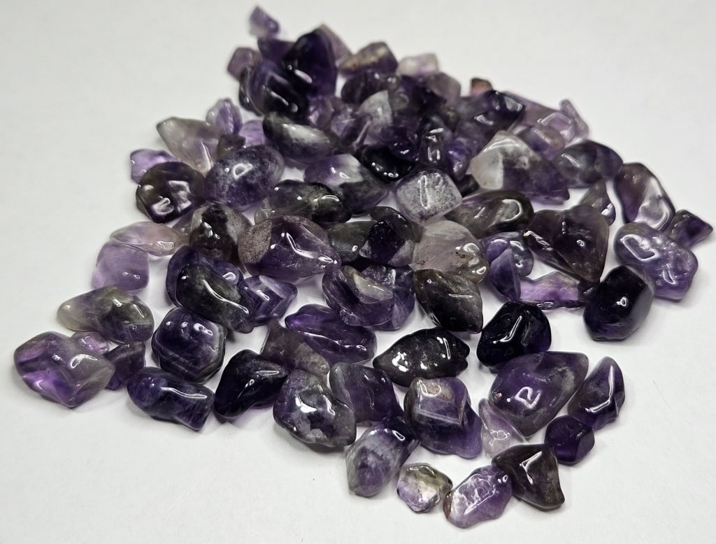 25.93 gram Natural Amethyst Chips: Items are the exact items in the image - Bidder is responsible for all value and grade determination - Please review the entire terms and conditions prior to placing any bids- Any bid is anagreement t