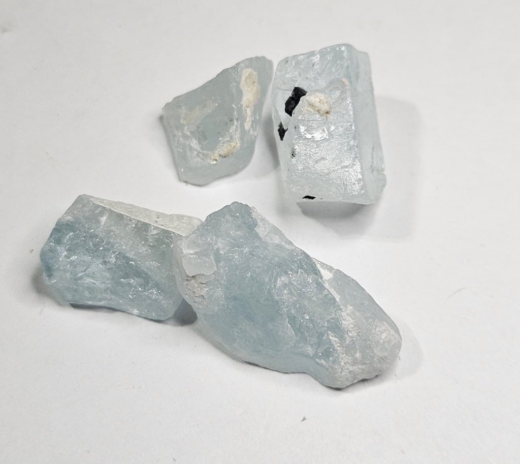 90 tcw. Gem Grade Aqua Marine Parcel: Item is the item in the image - Bidder is responsible for all value and grade determination - Please review all terms and conditions prior to placing any bids- All bids are an agreement to all terms-