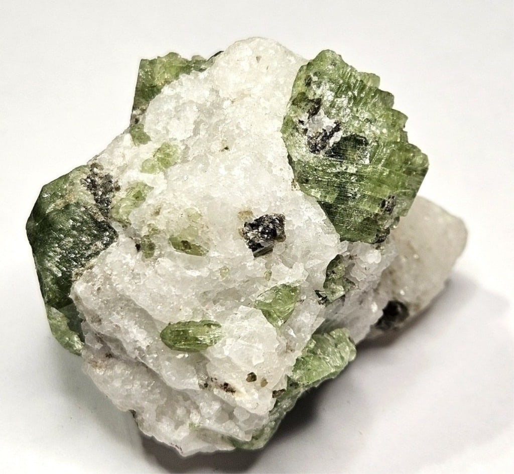 57.94 gram Chrome Diopside Specimen in Quartz: Item is the exact item in the image - Bidder is responsible for all value and grade determination -