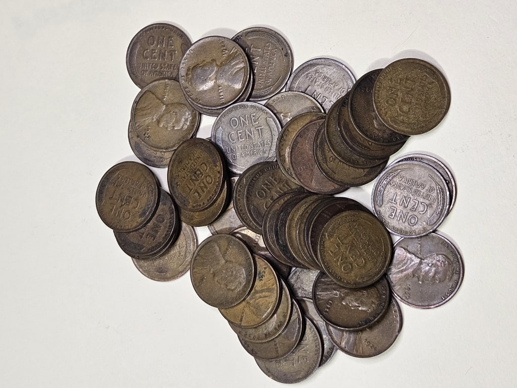 1924 P Lincoln Wheat Cents Roll: Items are the exact items in the image- Bidder is responsible for all value and grade determination - Please review the entire terms and conditions prior to placing any bids- Any bid is an