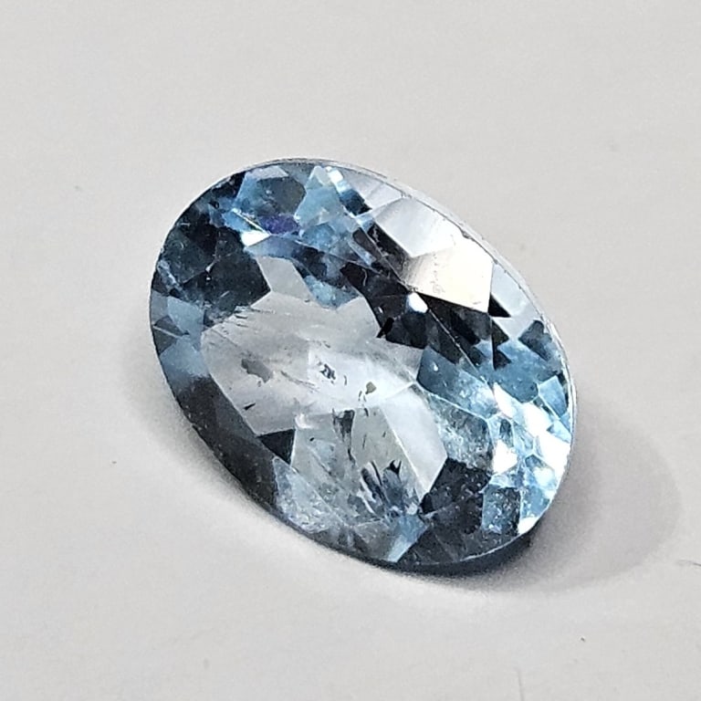 1.65 ct. Blue Topaz Gemstone (1 of 4)