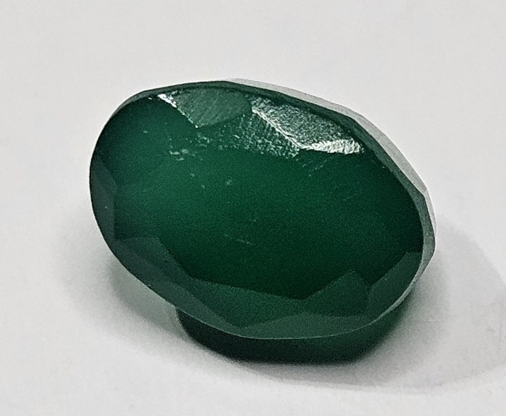5 ct. Natural Green Onyx Gemstone: Item is the exact item in the image - Bidder is responsible for all value and grad determination - Please review all terms prior to plaicng any bids- All sales fianl and all bids are an agreement