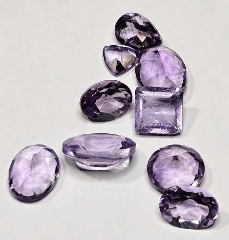 9.10 tcw. Natural Amethyst Mixed Cuts Parcel: Item is the exact item in the image - Bidder is responsible for all value and grad determination - Please review all terms prior to plaicng any bids- All sales fianl and all bids are an agreement to p