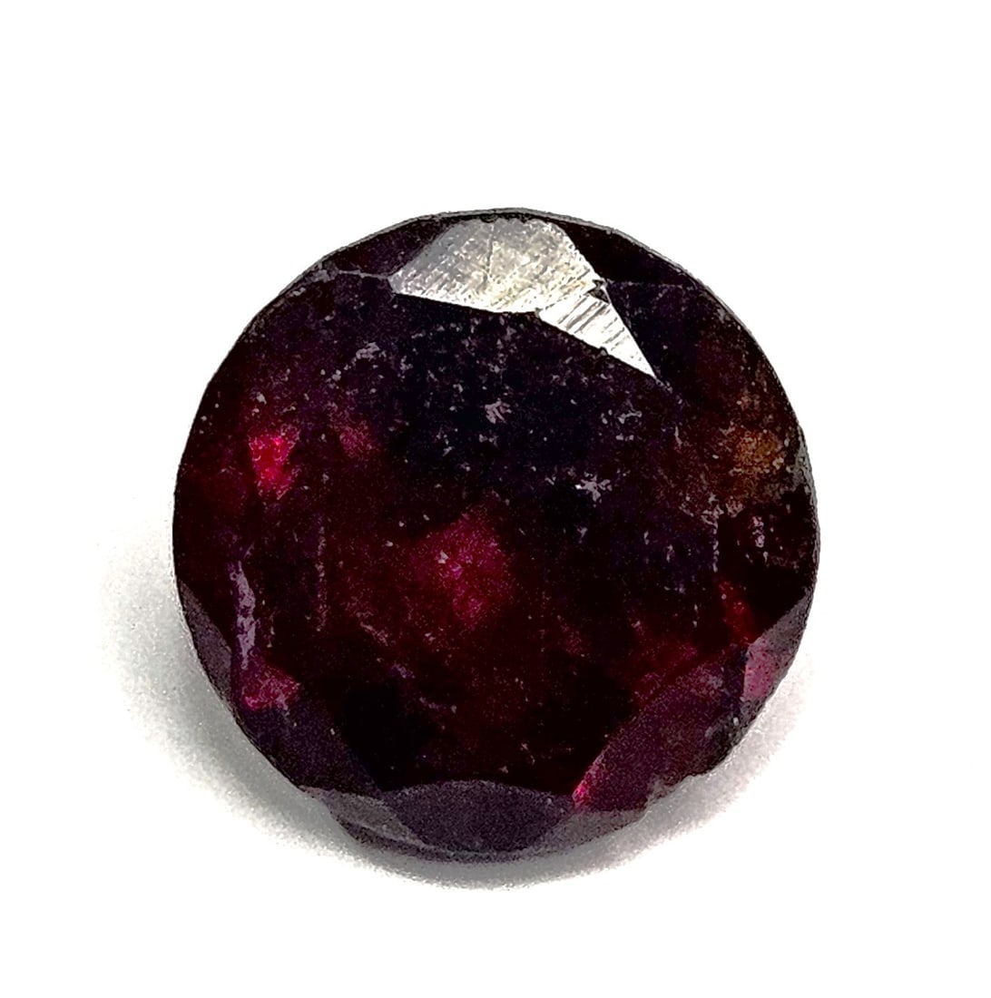 2.55 ct. Natural Red Garnet Gemstone: Item is the exact item in the image - Bidder is responsible for all value and grad determination - Please review all terms prior to plaicng any bids- All sales fianl and all bids are an agreement