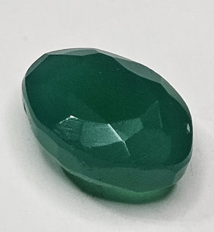 5.65 ct. Natural Green Onyx Gemstone (1 of 4)