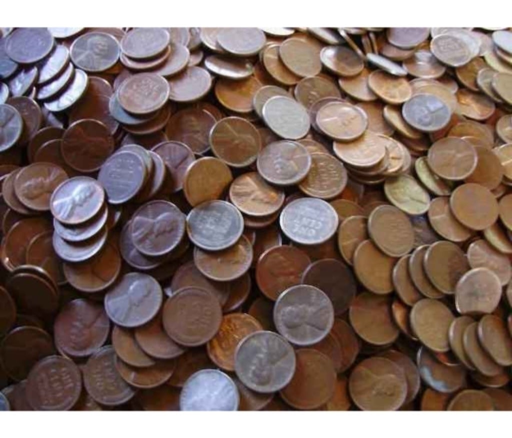 (425) Random Date Lincoln Wheat Cents: Item is as shown in the image - Bidder is responsible for all grade and value determination - Please review the entire terms and conditions prior to placing any bids. All terms apply to