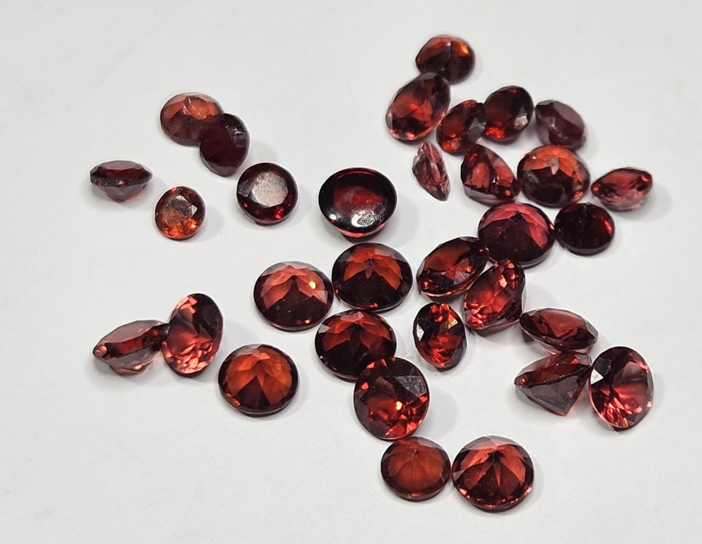 15 tcw. Natural Garnet Gemstone Parcel (1 of 2)