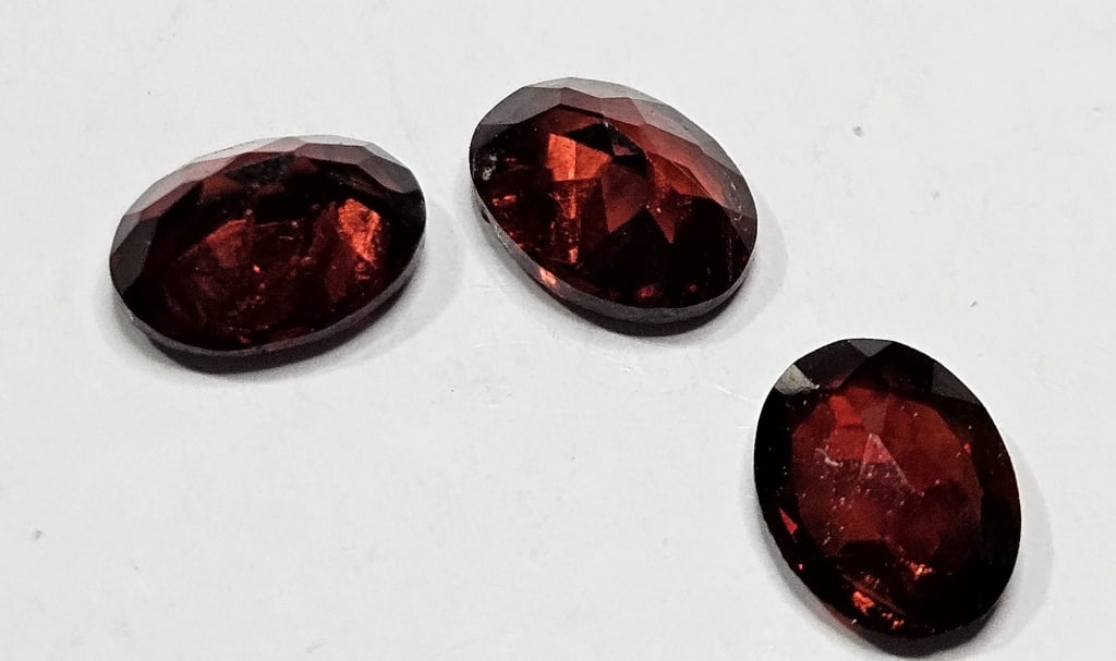 4.45 tcw. Garnet Gemstone Parcel - 2