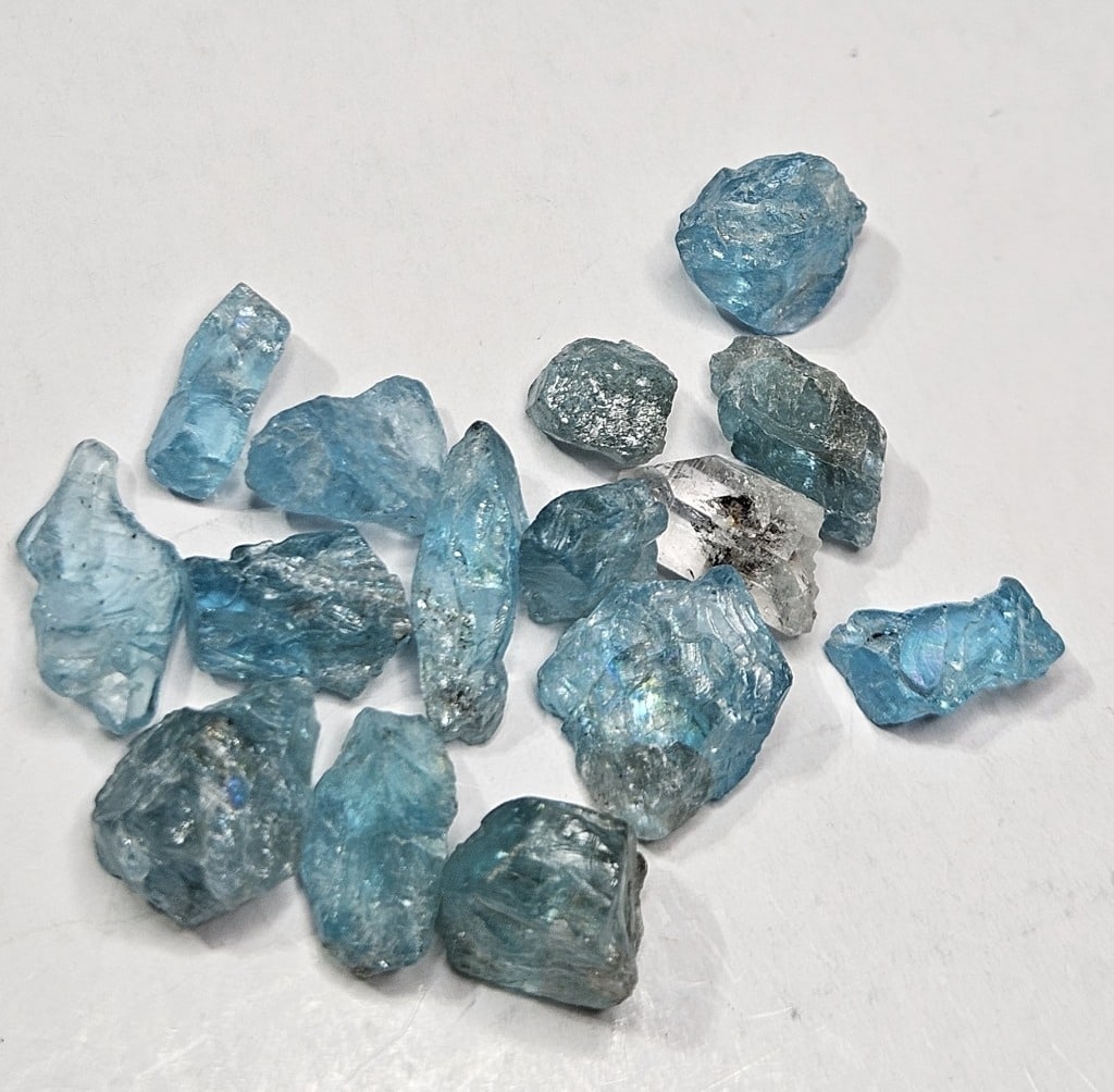 30 tcw. Natural Very Nice Aqua Marine Rough Parcel: Item is the exact item in the image - Bidder is responsible for all value and grade determination - Please review all terms prior to placing any bids - All bids are an agreement to all terms