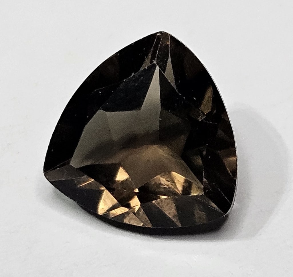3.90 ct. Natural Trilliant Smoky Quartz Gemstone: Items are as described in the tile - Please use the image to verify the item - Please review the entire terms and conditions prior to placing any bids- All sales final -