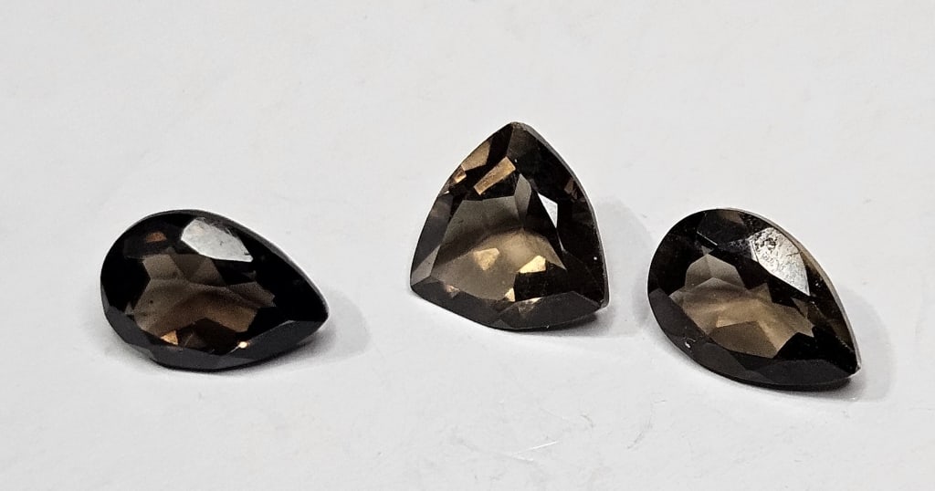 5.85 tcw. Natural Smoky Qurtz Gem Parcel: Items are as described in the tile - Please use the image to verify the item - Please review the entire terms and conditions prior to placing any bids- All sales final -