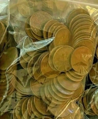 100 pcs. Lincoln Wheat Cents Unsearched: An unsearched bag counted from large hoard into parcels of 100 pcs.