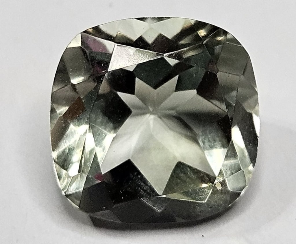 5.50 ct. Natural Faceted Green Quartz Gemstone: Item is the exact item in the image- Bidder is responsible for all value and grade determination -