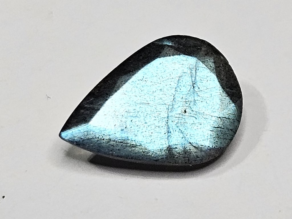 2.85 ct. Natural Flash Pear Shape Labradorite: Item is the exact item in image - Bidder is responsible for all value and grade determination - Please review all terms prior to placing any bids- Any bid is an agreement to all terms and
