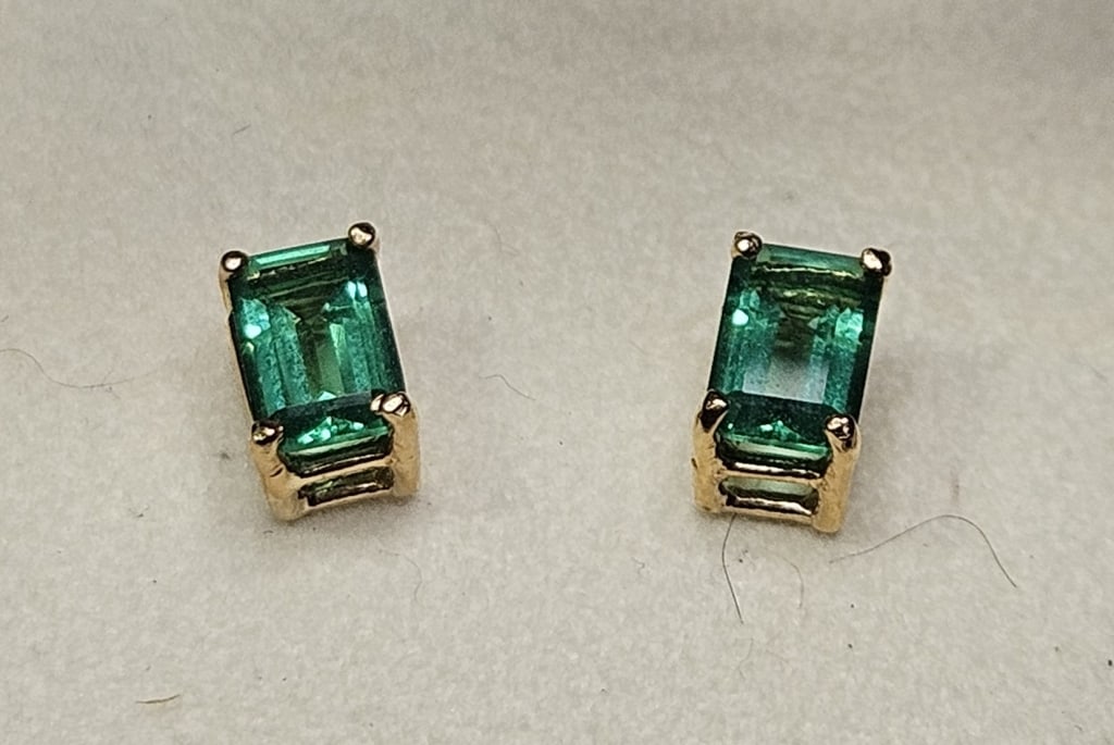 14k YG Mt. St. Helens Obsidianite Earrings: Item is the exact item in image - Bidder is responsible for all value and grade determination - Please review all terms prior to placing any bids- Any bid is an agreement to all terms and