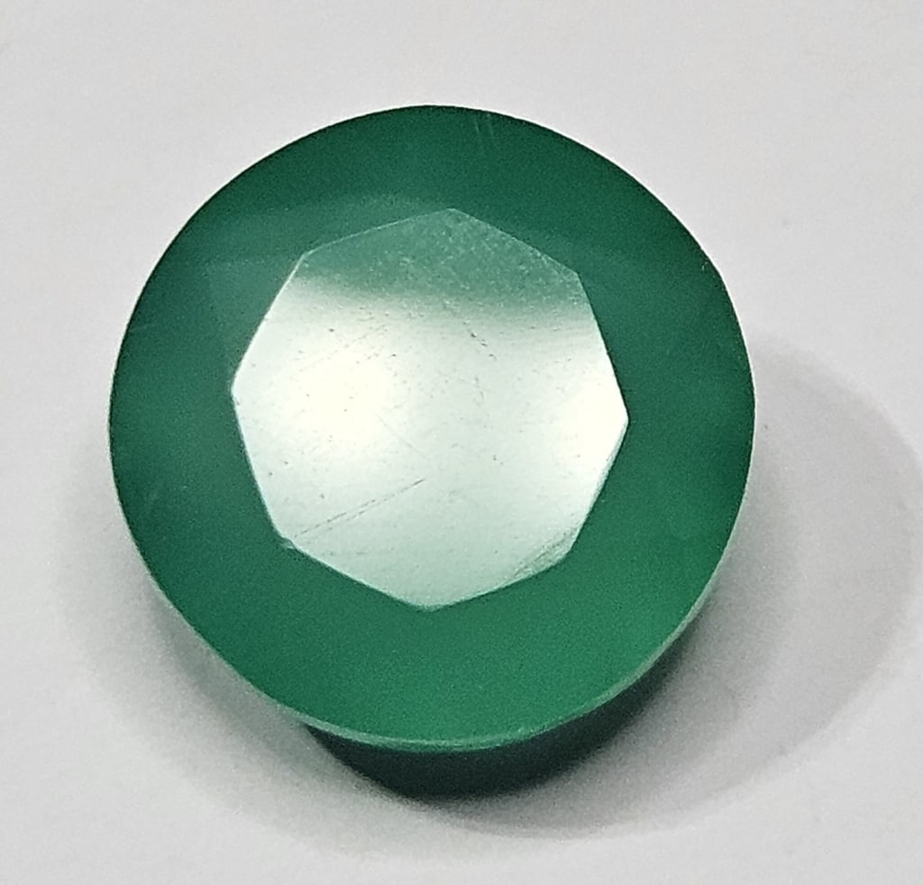 7.50 ct. Natural Green Onyx Gemstone: Items are as described in the tile - Please use the image to verify the item - Please review the entire terms and conditions prior to placing any bids- All sales final -