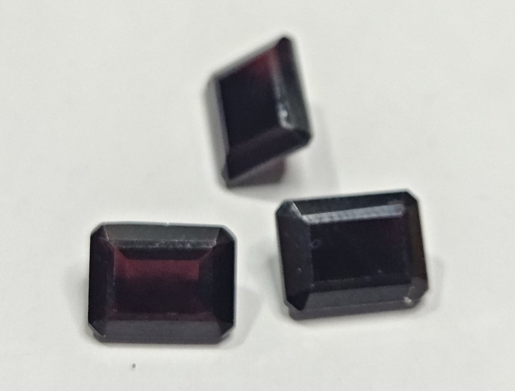 8.65 tcw. Natural Rectangle Cut Garnets: Item is the exact item in the image- Bidder is responsible for all value and grade determination -