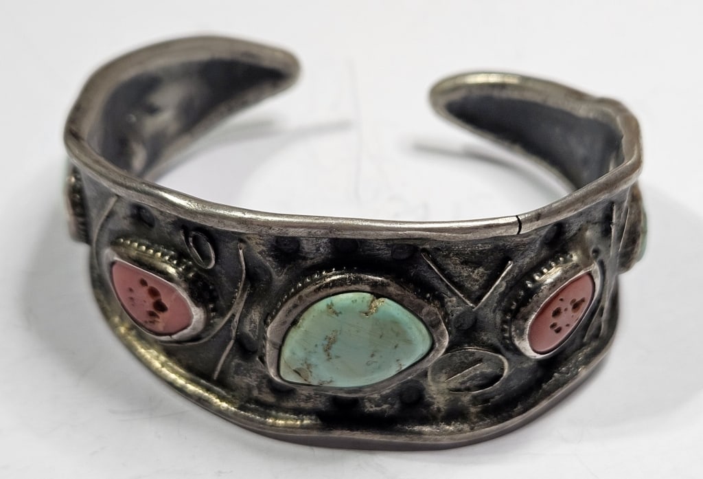 Vintage Navajo Turquoise/Coral Bracelet: Item is the exact item in the image- Bidder is responsible for all value and grade dtermination - Please review all terms and conditions prior to placing any bids-