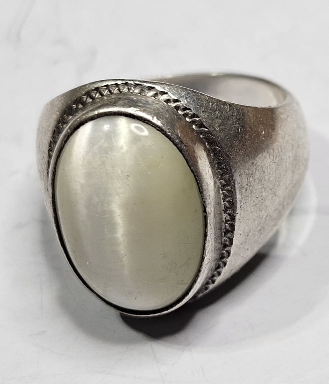 Light Grey Cats Eye Sterling Silver Ring: Item is the exact item in the image- Bidder is responsible for all value and grade dtermination - Please review all terms and conditions prior to placing any bids-