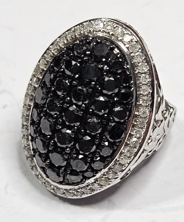 Designer C. Krypell Black & White Sapphire Ring: RETAIL SALES - $1495.00 Item is the exact item in the image- Bidder is responsible for all value and grade dtermination - Please review all terms and conditions prior to placing any bids-