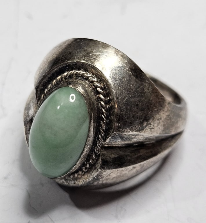 Sterling Silver 1930's Jadeite Ring: Item is the exact item in the image- Bidder is responsible for all value and grade dtermination - Please review all terms and conditions prior to placing any bids-