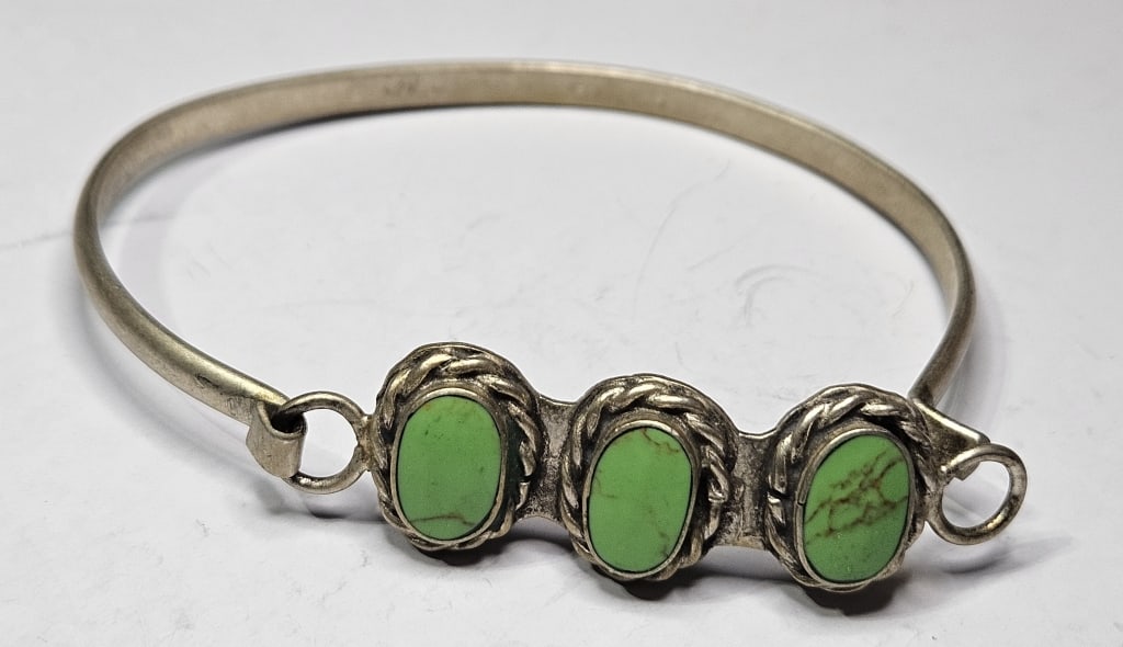 14.74 gram Sterling Silver Turquoise Bracelet: Item is the exact item in image - Bidder is responsible for all value and grade determination - Please review all terms prior to placing any bids- Any bid is an agreement to all terms and