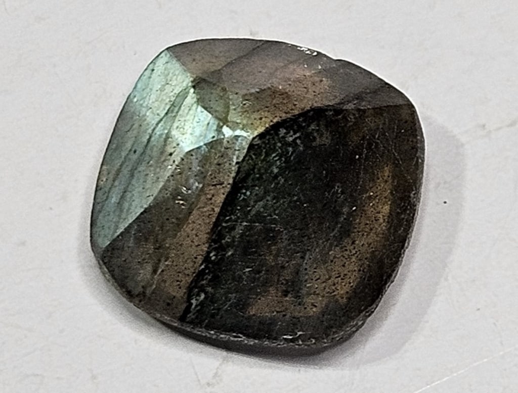 4 ct. Natural Labradorite Gemstone - 3