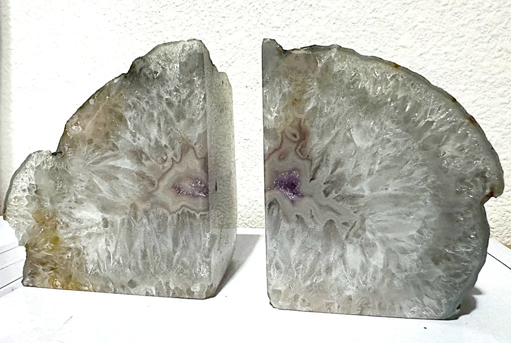 Agate Bookends w/Amethyst Druzy Geode Middle: Bookmatched set - Items are the exact items in the image - Please refer to the termd and conditions prior to placing any bids- Any bid is an agreement to oay and terms apply -
