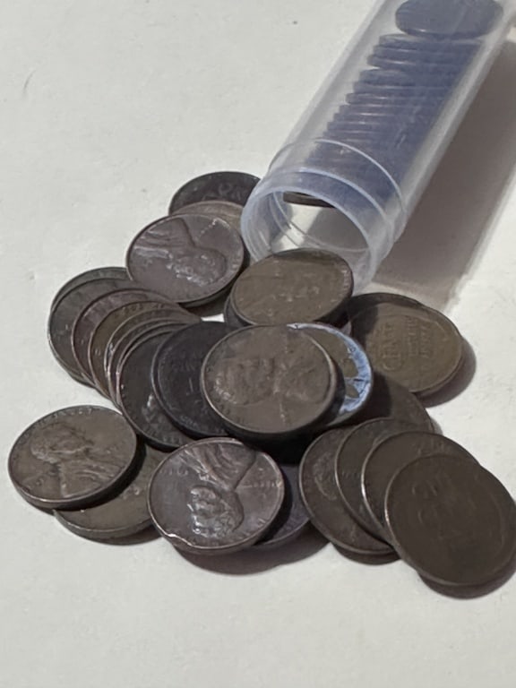 Lincoln Wheat Cents in Plastic Tube- 50 pcs: Winning bidder will receive one roll of Lincoln Wheat Cents Various dates and mint marks -