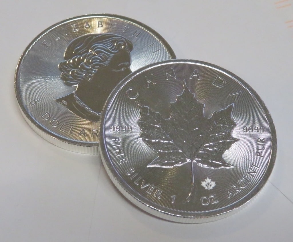 1 oz Silver Canadian Maple Leaf Random Date - 2