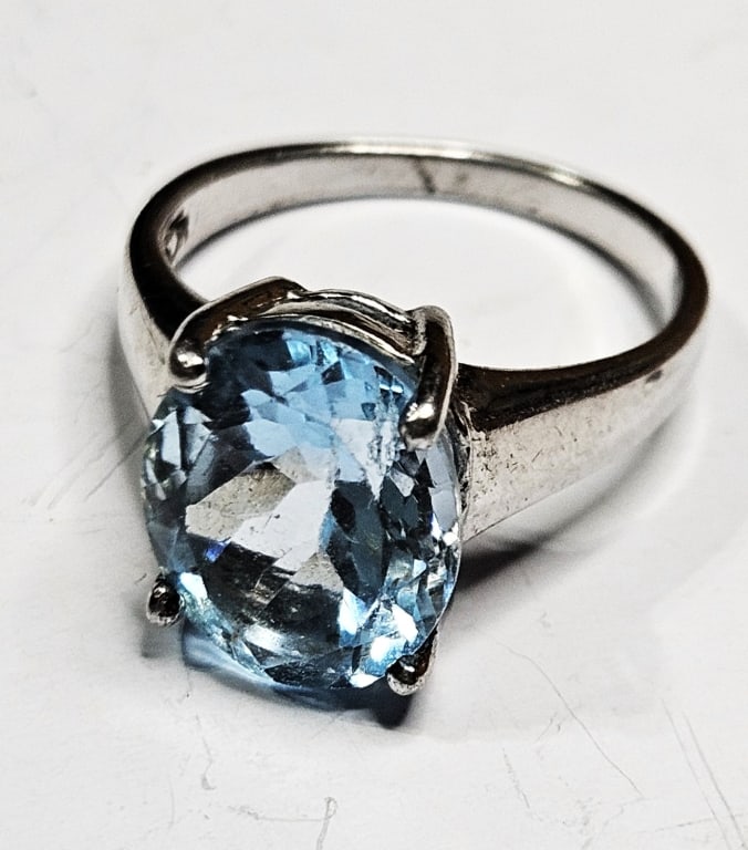 Sterling Silver Blue Topaz Ring: Item is the exact item in the image- Bidder is responsible for all value and grade dtermination - Please review all terms and conditions prior to placing any bids-